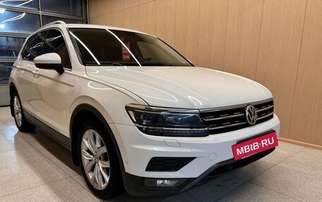 Volkswagen Tiguan II, 2017 год, 2 599 000 рублей, 2 фотография