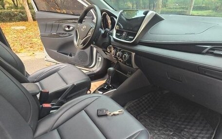 Toyota Yaris XP150 рестайлинг, 2022 год, 1 300 000 рублей, 13 фотография