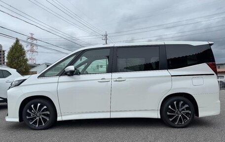 Toyota Noah, 2025 год, 4 000 000 рублей, 5 фотография