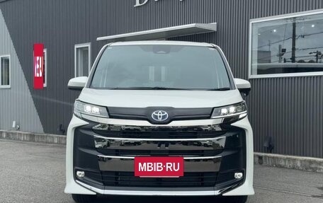 Toyota Noah, 2025 год, 4 000 000 рублей, 2 фотография