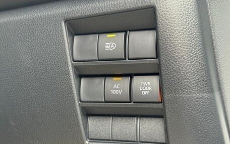 Toyota Noah, 2025 год, 4 000 000 рублей, 16 фотография