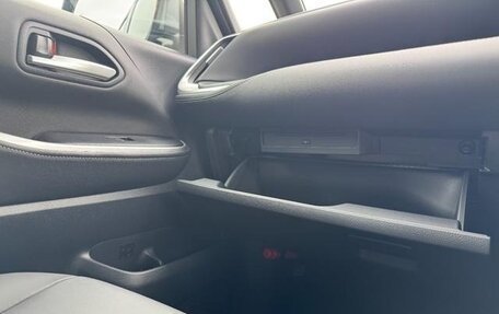 Toyota Noah, 2025 год, 4 000 000 рублей, 29 фотография