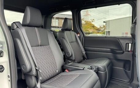 Toyota Noah, 2025 год, 4 000 000 рублей, 35 фотография