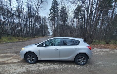 Opel Astra J, 2011 год, 599 000 рублей, 3 фотография