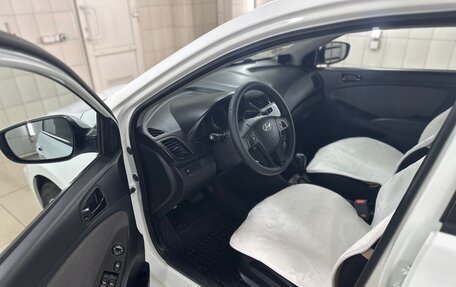 Hyundai Solaris II рестайлинг, 2012 год, 950 000 рублей, 8 фотография