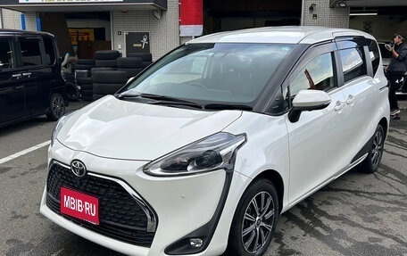 Toyota Sienta II, 2022 год, 1 095 000 рублей, 1 фотография