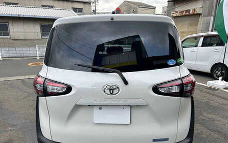 Toyota Sienta II, 2022 год, 1 095 000 рублей, 6 фотография