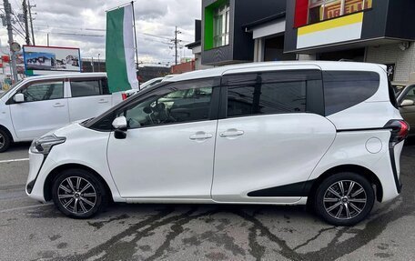 Toyota Sienta II, 2022 год, 1 095 000 рублей, 8 фотография