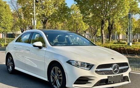 Mercedes-Benz A-Класс, 2021 год, 1 900 000 рублей, 3 фотография