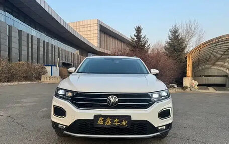 Volkswagen T-Roc I, 2022 год, 1 750 143 рублей, 2 фотография