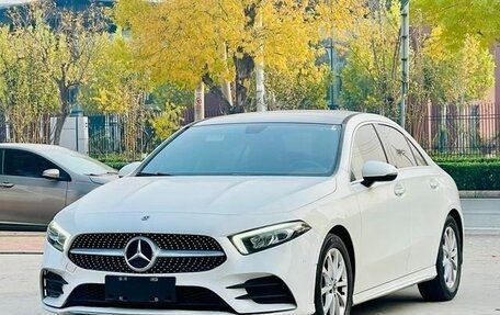 Mercedes-Benz A-Класс, 2021 год, 1 900 000 рублей, 2 фотография