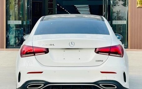 Mercedes-Benz A-Класс, 2021 год, 1 900 000 рублей, 4 фотография