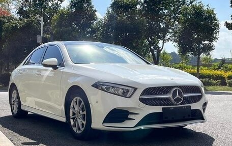 Mercedes-Benz A-Класс, 2021 год, 1 900 000 рублей, 4 фотография