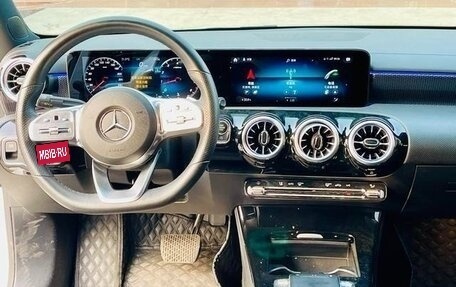 Mercedes-Benz A-Класс, 2021 год, 1 900 000 рублей, 8 фотография