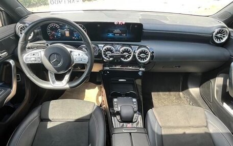 Mercedes-Benz A-Класс, 2021 год, 1 900 000 рублей, 20 фотография