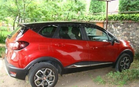 Renault Kaptur I рестайлинг, 2019 год, 1 950 000 рублей, 4 фотография