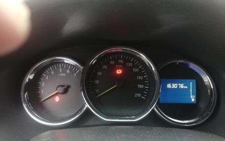 Renault Logan II, 2016 год, 630 000 рублей, 13 фотография