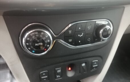 Renault Logan II, 2016 год, 630 000 рублей, 10 фотография