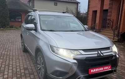 Mitsubishi Outlander III рестайлинг 3, 2019 год, 2 130 000 рублей, 1 фотография