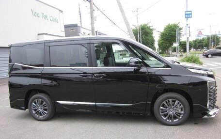 Toyota Voxy, 2025 год, 4 000 000 рублей, 3 фотография