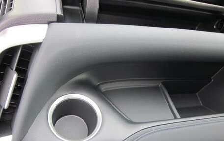 Toyota Voxy, 2025 год, 4 000 000 рублей, 21 фотография