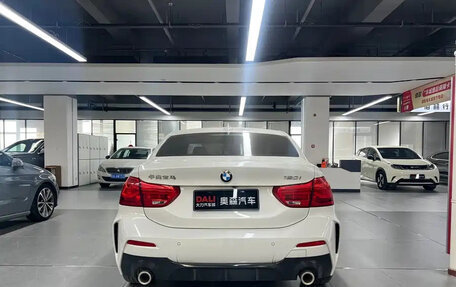 BMW 1 серия, 2022 год, 1 390 000 рублей, 5 фотография