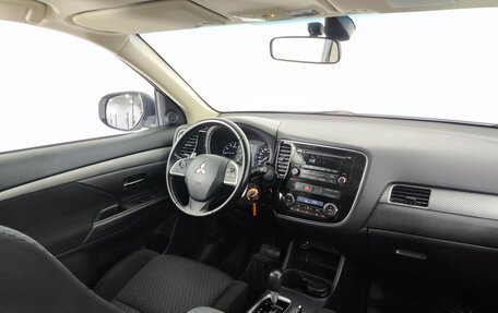Mitsubishi Outlander III рестайлинг 3, 2012 год, 1 230 000 рублей, 16 фотография