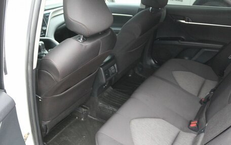 Toyota Camry, 2020 год, 2 450 000 рублей, 17 фотография