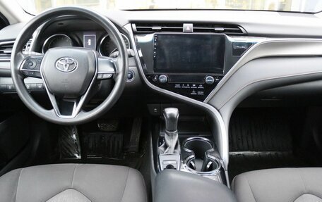 Toyota Camry, 2020 год, 2 450 000 рублей, 15 фотография