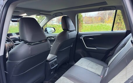 Toyota RAV4, 2025 год, 4 550 000 рублей, 10 фотография