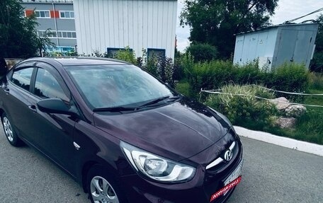 Hyundai Solaris II рестайлинг, 2012 год, 870 000 рублей, 2 фотография