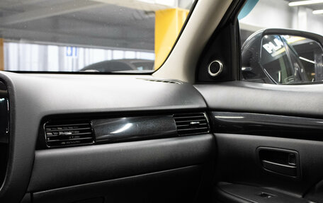 Mitsubishi Outlander III рестайлинг 3, 2019 год, 1 899 000 рублей, 9 фотография