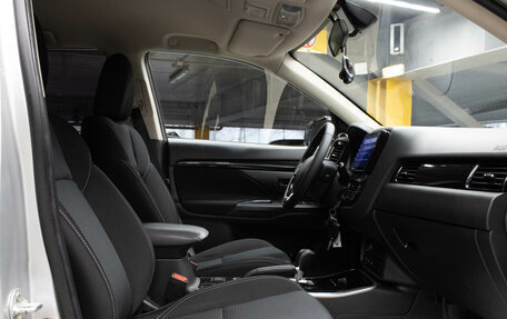 Mitsubishi Outlander III рестайлинг 3, 2019 год, 1 899 000 рублей, 11 фотография