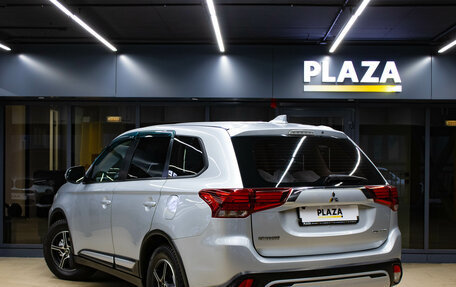 Mitsubishi Outlander III рестайлинг 3, 2019 год, 1 899 000 рублей, 3 фотография