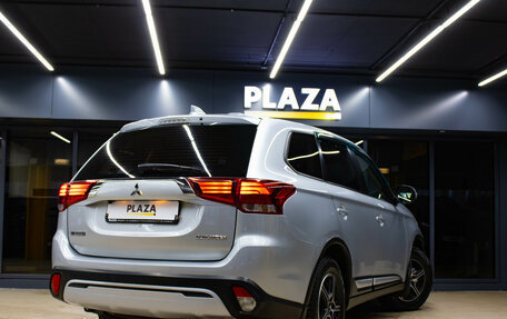 Mitsubishi Outlander III рестайлинг 3, 2019 год, 1 899 000 рублей, 6 фотография