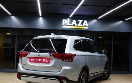 Mitsubishi Outlander III рестайлинг 3, 2019 год, 1 899 000 рублей, 4 фотография