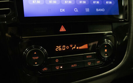 Mitsubishi Outlander III рестайлинг 3, 2019 год, 1 899 000 рублей, 21 фотография