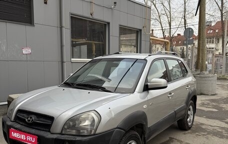 Hyundai Tucson III, 2006 год, 850 000 рублей, 1 фотография