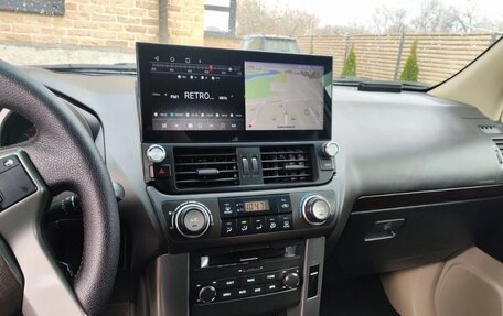 Toyota Land Cruiser Prado 150 рестайлинг 2, 2012 год, 3 000 000 рублей, 7 фотография