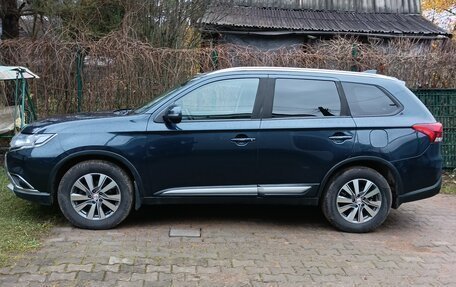 Mitsubishi Outlander III рестайлинг 3, 2018 год, 2 100 000 рублей, 3 фотография