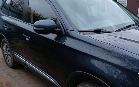 Mitsubishi Outlander III рестайлинг 3, 2018 год, 2 100 000 рублей, 4 фотография