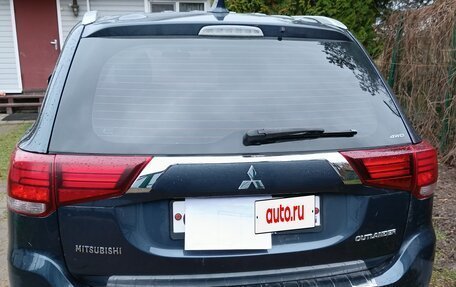 Mitsubishi Outlander III рестайлинг 3, 2018 год, 2 100 000 рублей, 2 фотография