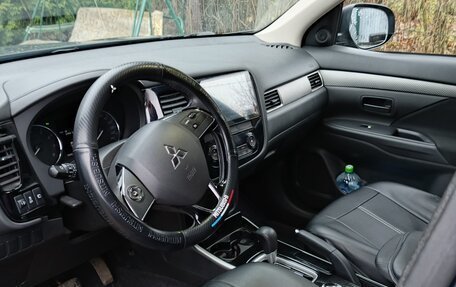 Mitsubishi Outlander III рестайлинг 3, 2018 год, 2 100 000 рублей, 5 фотография