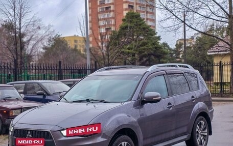 Mitsubishi Outlander III рестайлинг 3, 2010 год, 800 000 рублей, 1 фотография