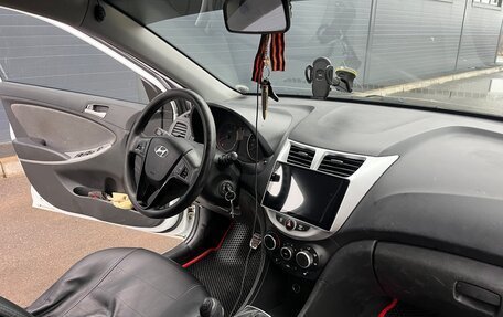 Hyundai Solaris II рестайлинг, 2013 год, 730 000 рублей, 5 фотография