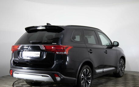 Mitsubishi Outlander III рестайлинг 3, 2021 год, 2 399 000 рублей, 5 фотография