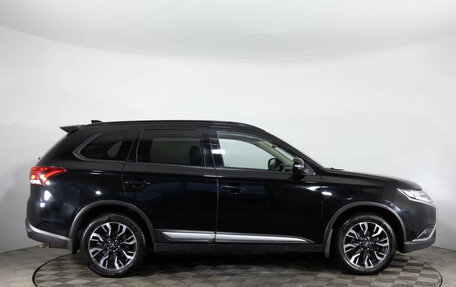 Mitsubishi Outlander III рестайлинг 3, 2021 год, 2 399 000 рублей, 4 фотография