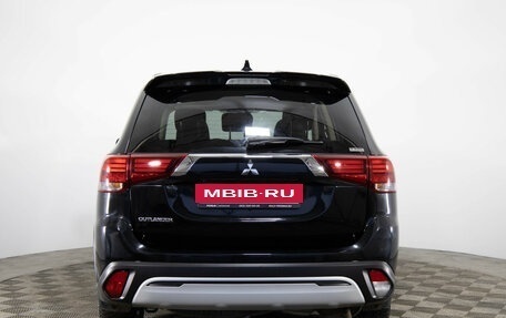 Mitsubishi Outlander III рестайлинг 3, 2021 год, 2 399 000 рублей, 6 фотография