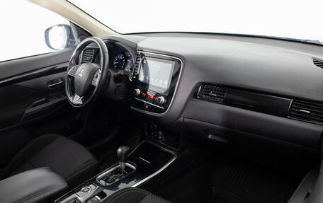 Mitsubishi Outlander III рестайлинг 3, 2021 год, 2 399 000 рублей, 14 фотография