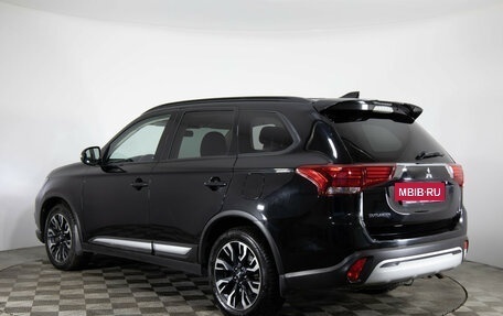 Mitsubishi Outlander III рестайлинг 3, 2021 год, 2 399 000 рублей, 7 фотография